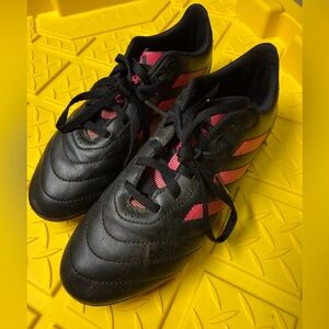 Adidas soccer cleats size 4.5